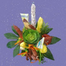 Originální klobásová kytice s dekorativním zelím